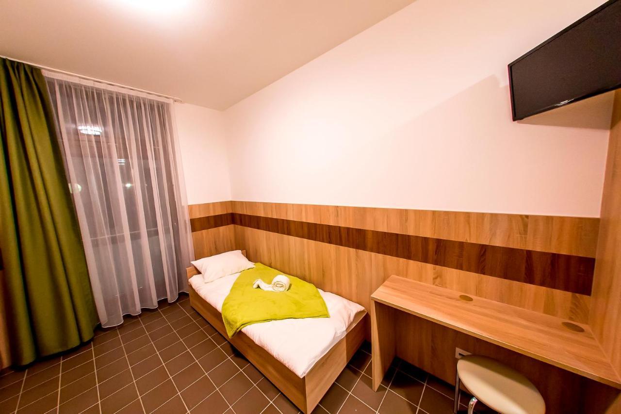 Cvse Clubhaz Es Panzio Bed and Breakfast Cegléd Exteriör bild