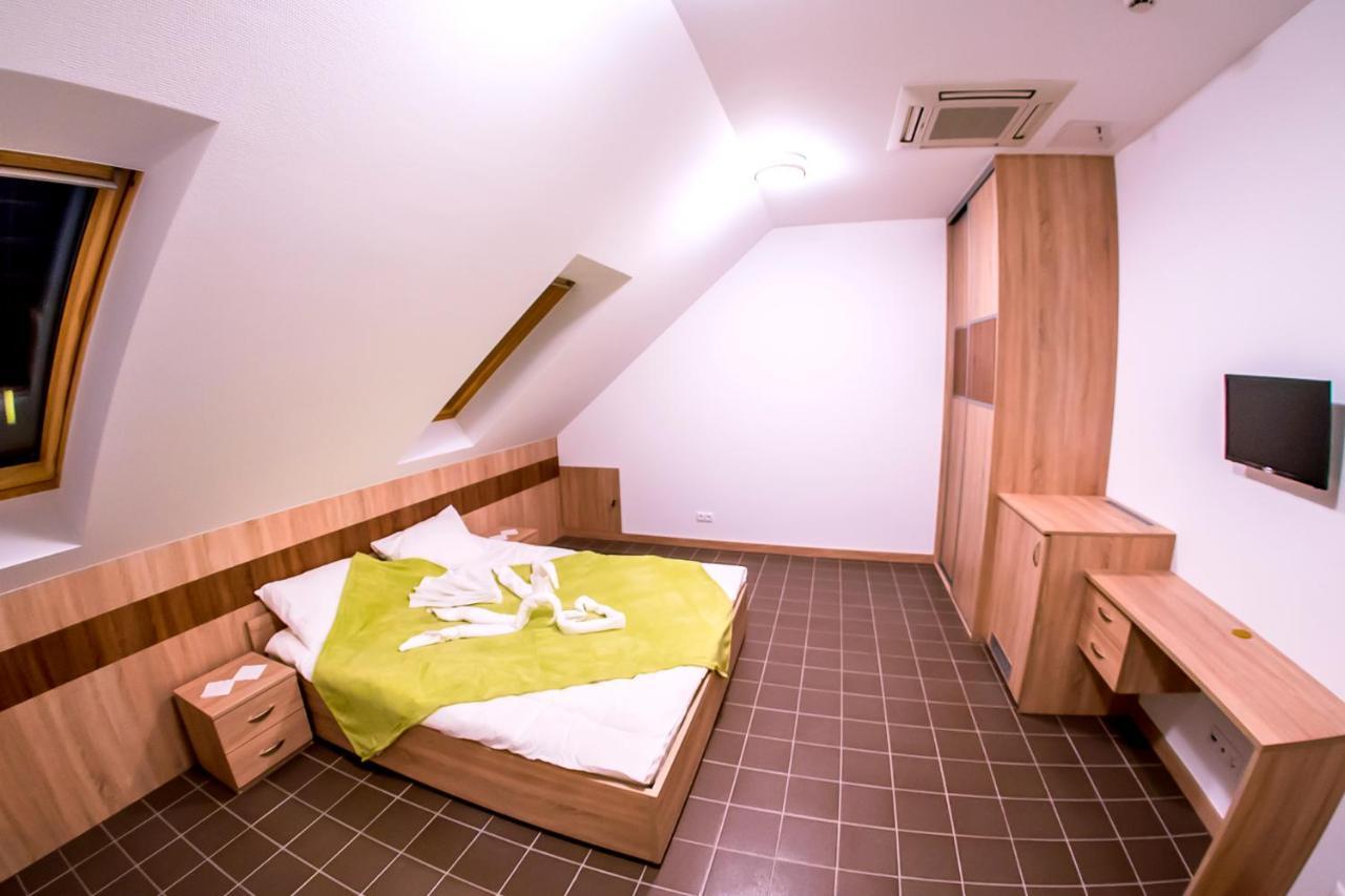 Cvse Clubhaz Es Panzio Bed and Breakfast Cegléd Exteriör bild