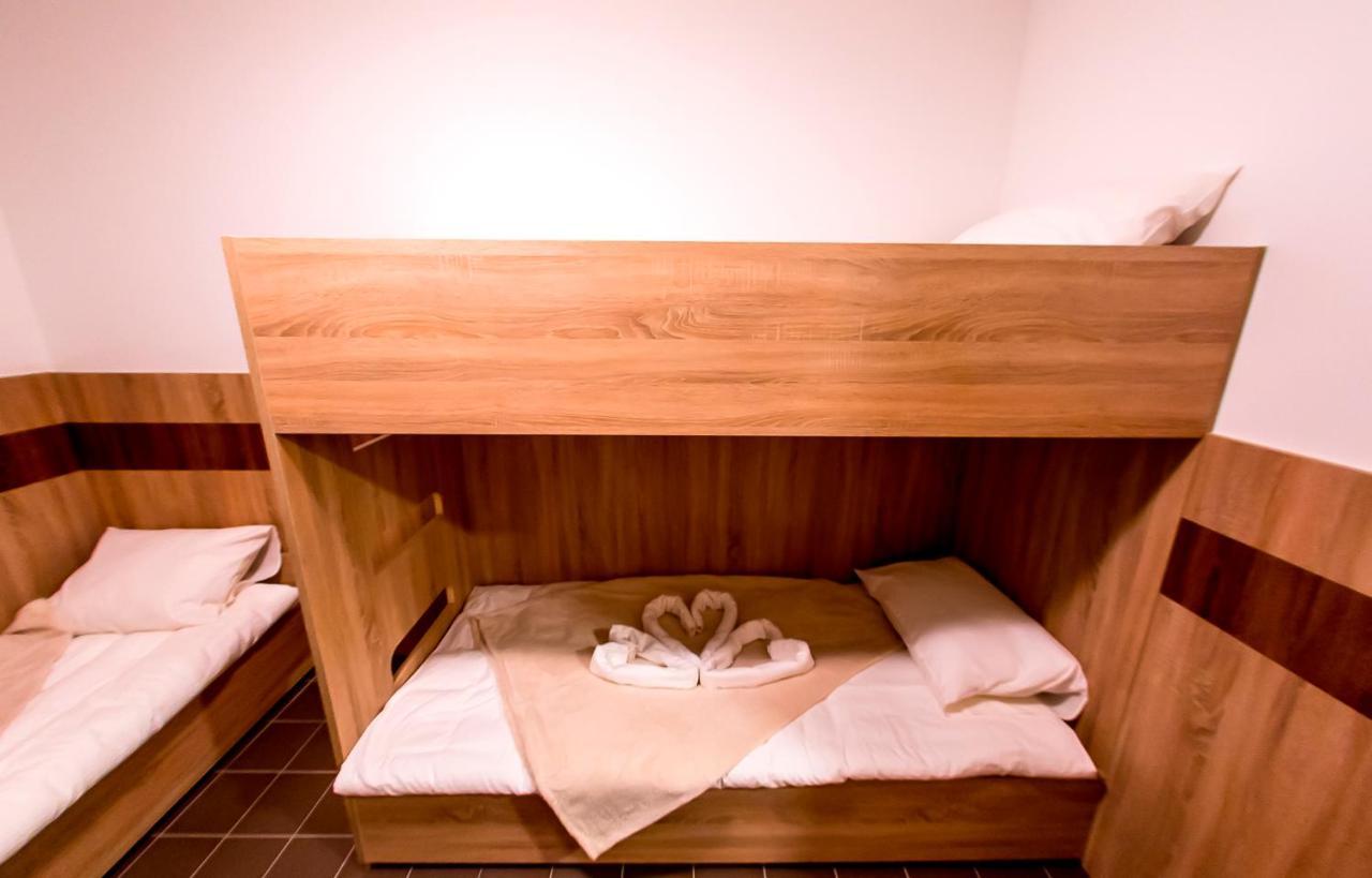 Cvse Clubhaz Es Panzio Bed and Breakfast Cegléd Exteriör bild