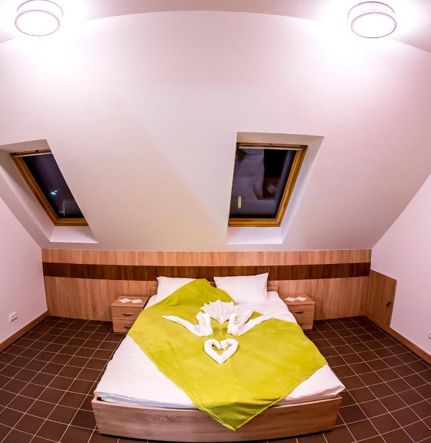 Cvse Clubhaz Es Panzio Bed and Breakfast Cegléd Exteriör bild