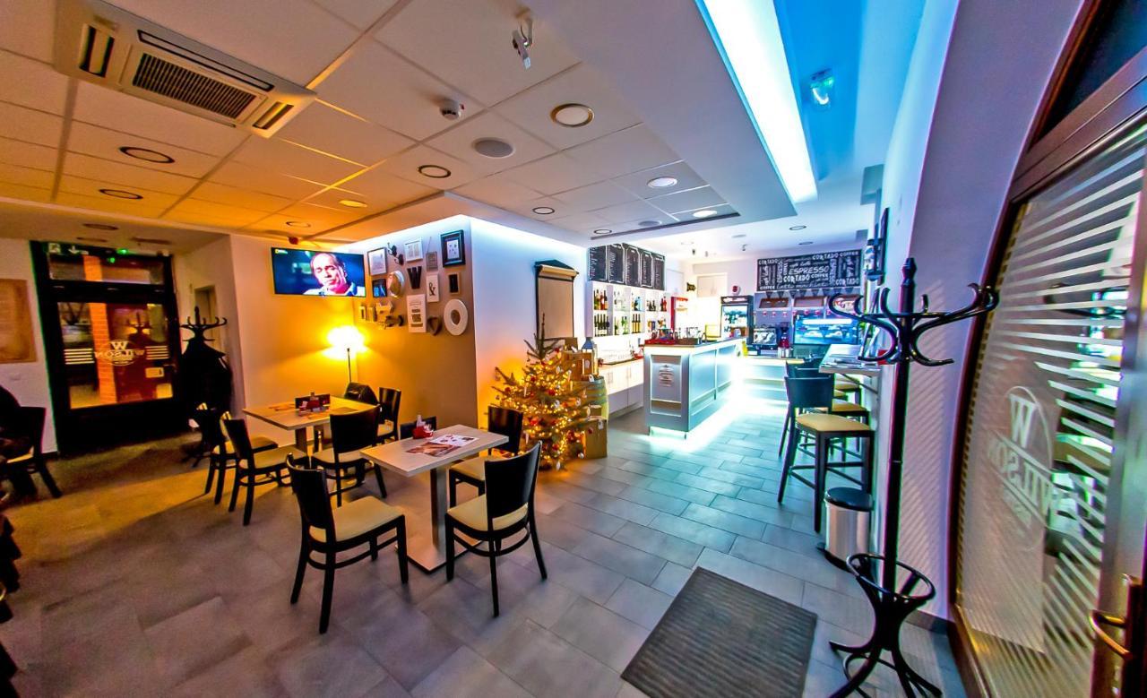 Cvse Clubhaz Es Panzio Bed and Breakfast Cegléd Exteriör bild